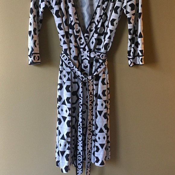 DIANE VON FURSTENBERG Silk Wrap Dress - Picture 8 of 8